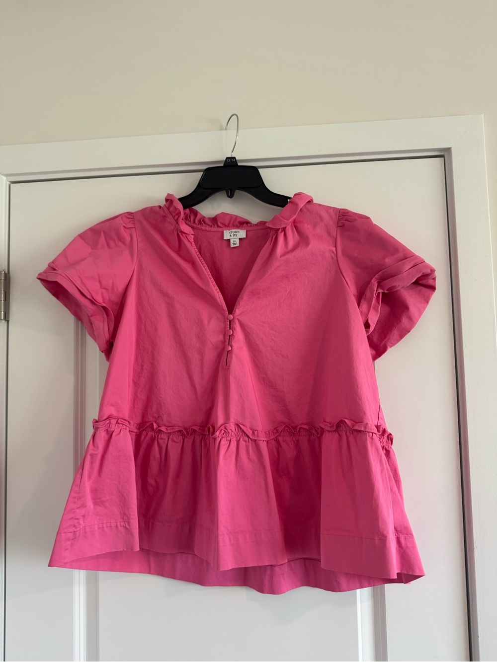 crown & ivy Women's Solid Pink Short Flutter Sleeve Peplum Top